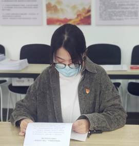 说明: 学生4 说明: 学生4