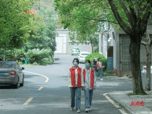 湖南工艺美院：“红马甲”在校园防疫一线绽放青春
